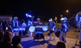 N'Ding - Percussions et chants festifs ambulants, costume lumineux !
