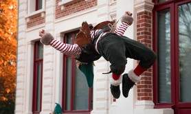 Les Lutins du Terrible Père Noël - Acrobates et magie de Noël