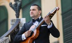 De la tambura à la guitare manouche