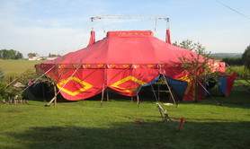 Pierre Dénys et Compagnie   -   magicien de scène - chapiteau de cirque -  borne photos   