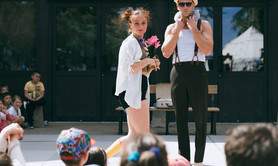 Cie Duo juste à deux -  Cirque moderne, tout public, autonome, humour et poesie