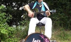LOU KALENA - Auteure, Compositrice, Interprète et One Woman Band
