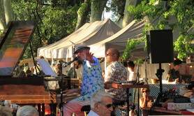 Duo Felipe Quemao - Jazz latino festif, chant, claviers et percussions latines