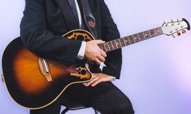 Raynatt  - Chanteur guitariste de variétés 