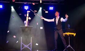 RAPHAËL TARTAGLIONE - MAGICIEN - SPECTACLE DE NOËL