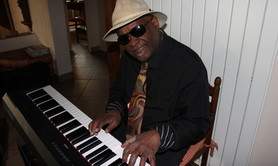 HOEL, LE MARTILOUPIEN - PIANISTE CHANTEUR