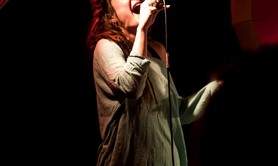 Lana Steiler - Professeure de chant, cheffe de choeur et coach vocal