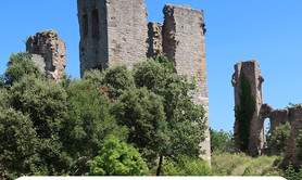 Le château de Vabelle et sa colline