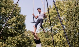 Compagnie Nuvole - Acrobatie aérienne : Tissu, cerceau, corde, trapèze, etc