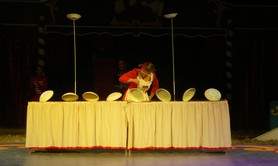 Valentine, circassienne vintage - Jongleuse d'assiettes...