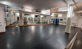 Location très belle et grande salle pour cours de danse