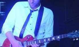 Romain Giemza - Guitariste Professionnel donne cours  de guitare à domicile sur Nevers