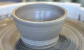 STUDIO TERRE ET BIEN-ÊTRE - COURS DE TOURNAGE CERAMIQUE