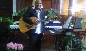 CLIFF CHANTEUR/MUSICIEN