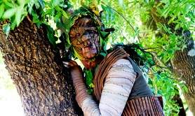 cie les vaguabondes - les esprits de la forêt, échassiers, comédiens, musiciens