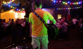 Fiestacoustik - Chanteur et Guitariste seul en scène