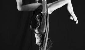 Cécile - Artiste de cirque, aérienne, acrobate, Echasses, bulle