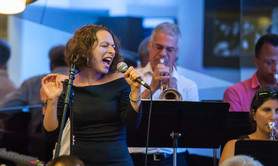 Naouel - chanteuse pour vos événements