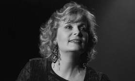 Mathilde Mauguière - Chanteuse seule en scène.