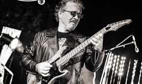 Thierry - Propose  cours de guitare et MAO à domicile