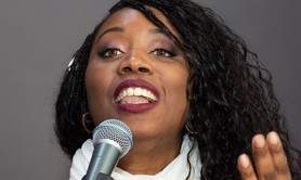 Fran Appletree - Chanteuse professionnelle et Formatrice qualifiée donne cour