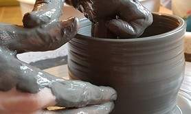 Atelier Céramique NDM Pébrac - cours et stages de tour et modelage en Haute Loire