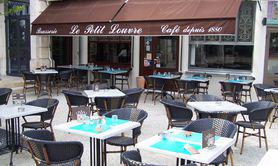 Le Petit Louvre Café