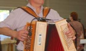 Thierry Rondeau - Accordéon, chant, flûte, batterie, percussions.