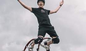 Spectacles acrobatiques  - Echassiers acrobatiques - Parkour - Déambulation et Fixe