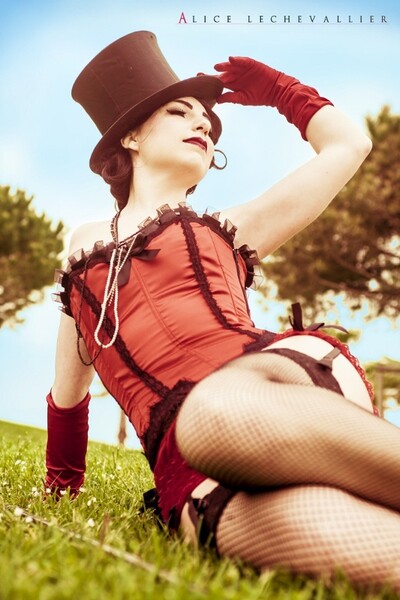 Zaza Poppin - Danseuse et Effeuilleuse Burlesque