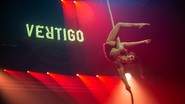 Lorena Menade - aerial acrobat et celtic harp player