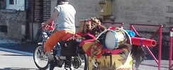 Christian Thura's  Chriss lamuseur  - MOBYLETTE CIRCUS 
