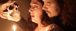 Comédienne pour incarner Ophélie dans Hamlet