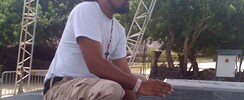 Compositeur de musiques nouvelles, percussionniste, chanteur.
