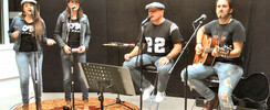 Ballbreaker And The Johnsonnettes - Tribute acoustique AC/DC