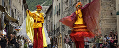La Compagnie Cielo - Spectacles de rue : échassiers, feu, jeune public