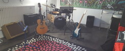 Fabienne CONTE - Cours de guitare / basse / batterie