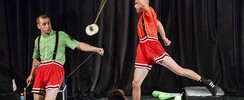 Cie les Zigomatiks - Une balle entre nous