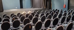 A louer : salle de théâtre entièrement équipée