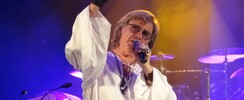 A cordes et Voix - SHOW HALLYDAY