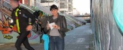 Elisabeth Paul  - Quand les trottoirs s'en mêlent par la Cie Nom d'Un Bouc 