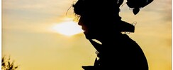 Cie les embobineuses - Dame nature : Déambulations en échasses, randonnées contées