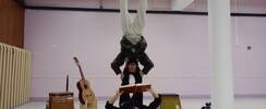 Cigale au pays des fourmis - Fabuleuse fable acrobatique ! 