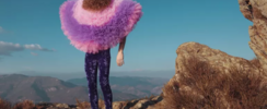  Là où elle pose, quand l'intime s'habille avec style