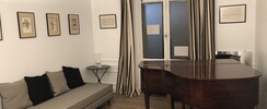 Studio d'enseignement insonorisé avec piano