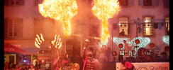Clowns dans la sciure - Echassier, clown, cracheur feu, jongleur, etc..
