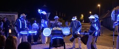 N'Ding - Percussions et chants festifs ambulants, costume lumineux !