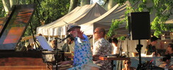 Duo Felipe Quemao - Jazz latino festif, chant, claviers et percussions latines