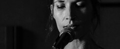 Clare Elizabeth - Cours de Chant et Coaching Vocal en Anglais/Français