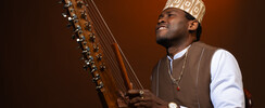 MAMADOU DRAME - MEDRA JALY - joueur de kora, propose animation, soirées et concerts.
